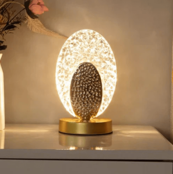 Elegant table lamp in peacock design - DHACTIVE